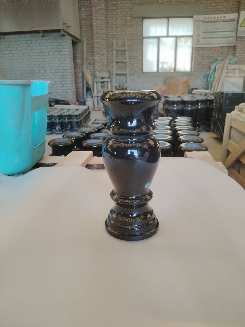 Round Vase Photos 4.jpg