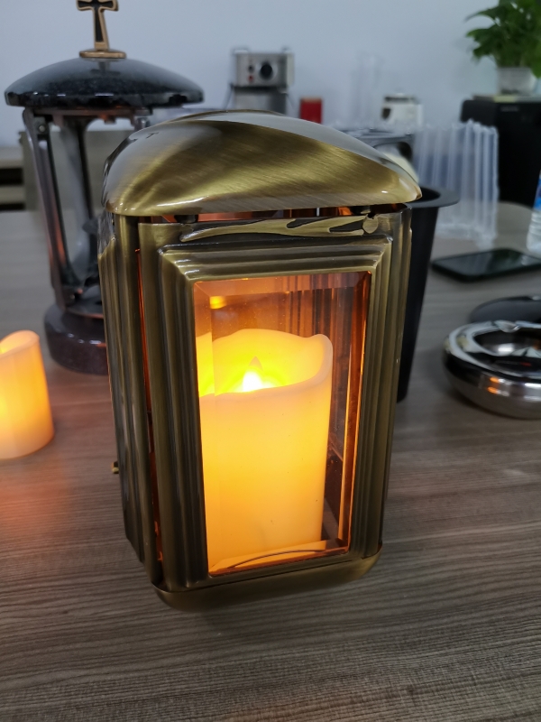 Lantern Brozne House.jpg